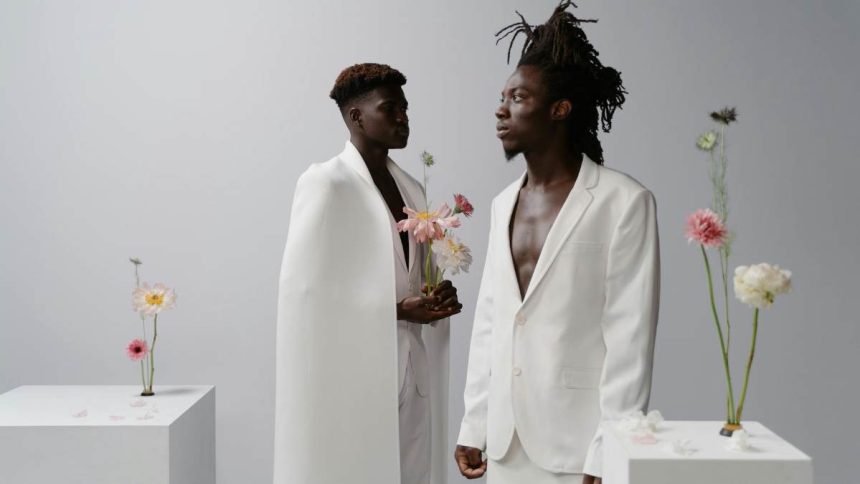 Hombres traje blanco