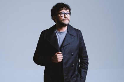 El cantante Cepeda inaugura la navidad en el puente de Boyacá
