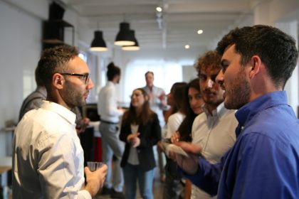 Ejecutivos realizando Networking