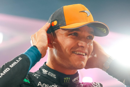 Lando Norris con el equipo mclaren