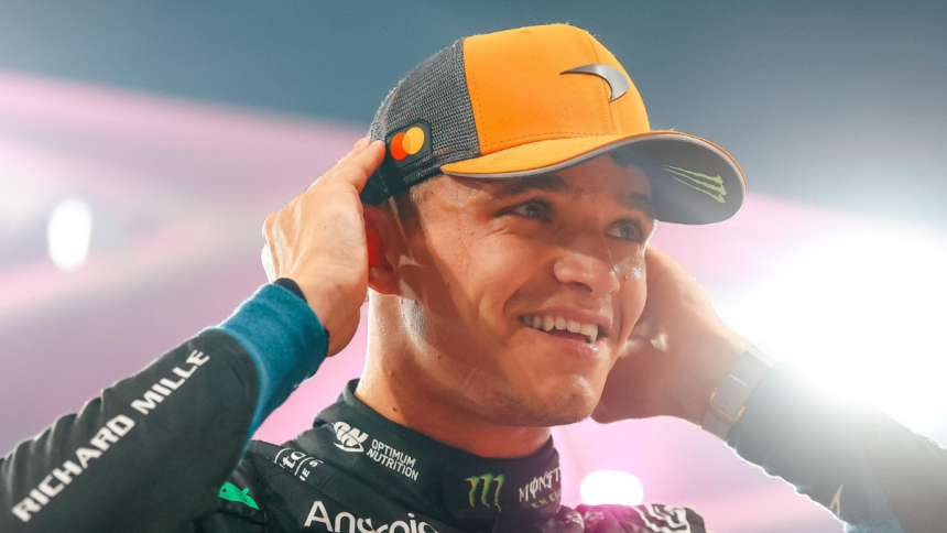 Lando Norris con el equipo mclaren