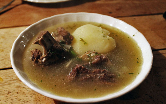 Caldo de costilla o caldo de gallina