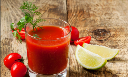 Jugo de tomate con sal y limón