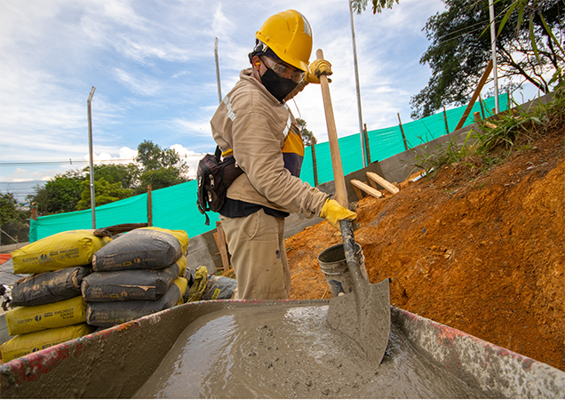 Trabajadores escasamente viven con el salario mínimo