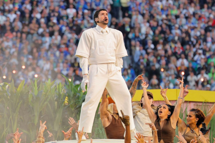 outfit Bad Bunny Super Bowl 2026