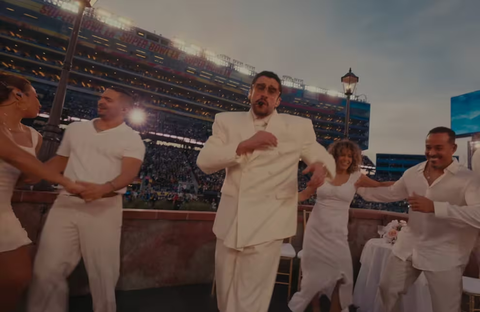 La historia real de la pareja que se casó en el Super Bowl 2026 