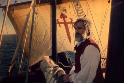 Gael García Bernal personificado como Magallanes