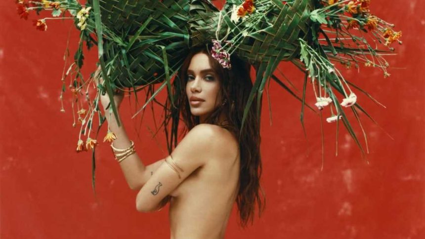 Nuevo disco de Anitta, portada en la naturaleza