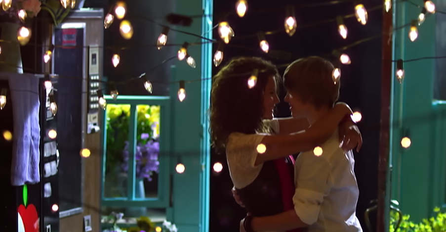 Videoclip de One Less Lonely Girl