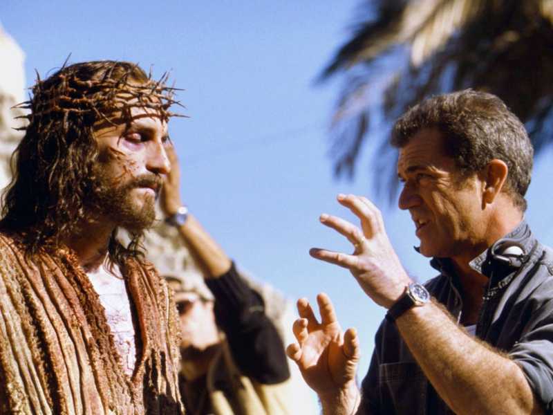 Mel Gibson y Jim Caviezel en el set de La Pasión de Cristo