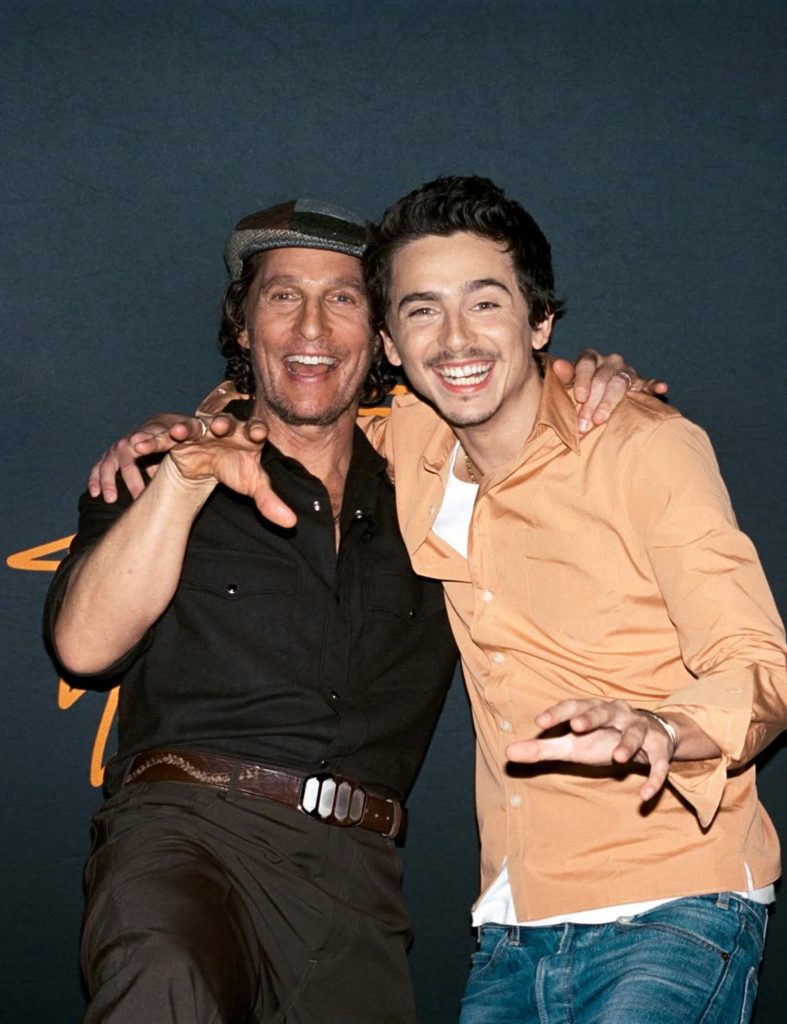 Timothée Chalamet con actores