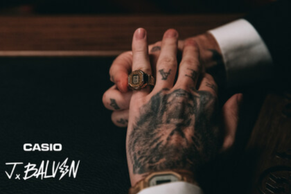 El nuevo anillo-reloj dorado Casio x J Balvin