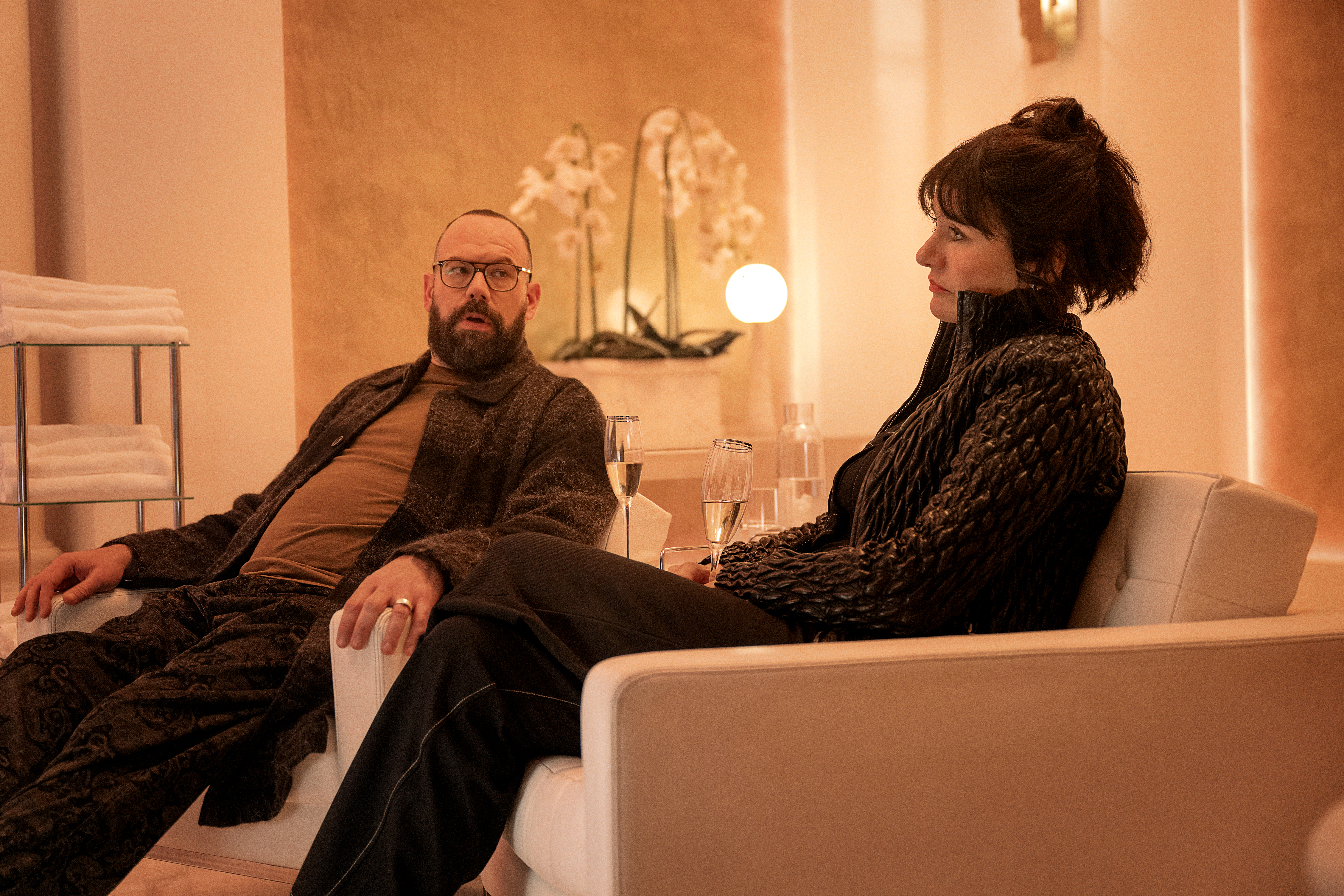 Tom Davis y Emily Mortimer
