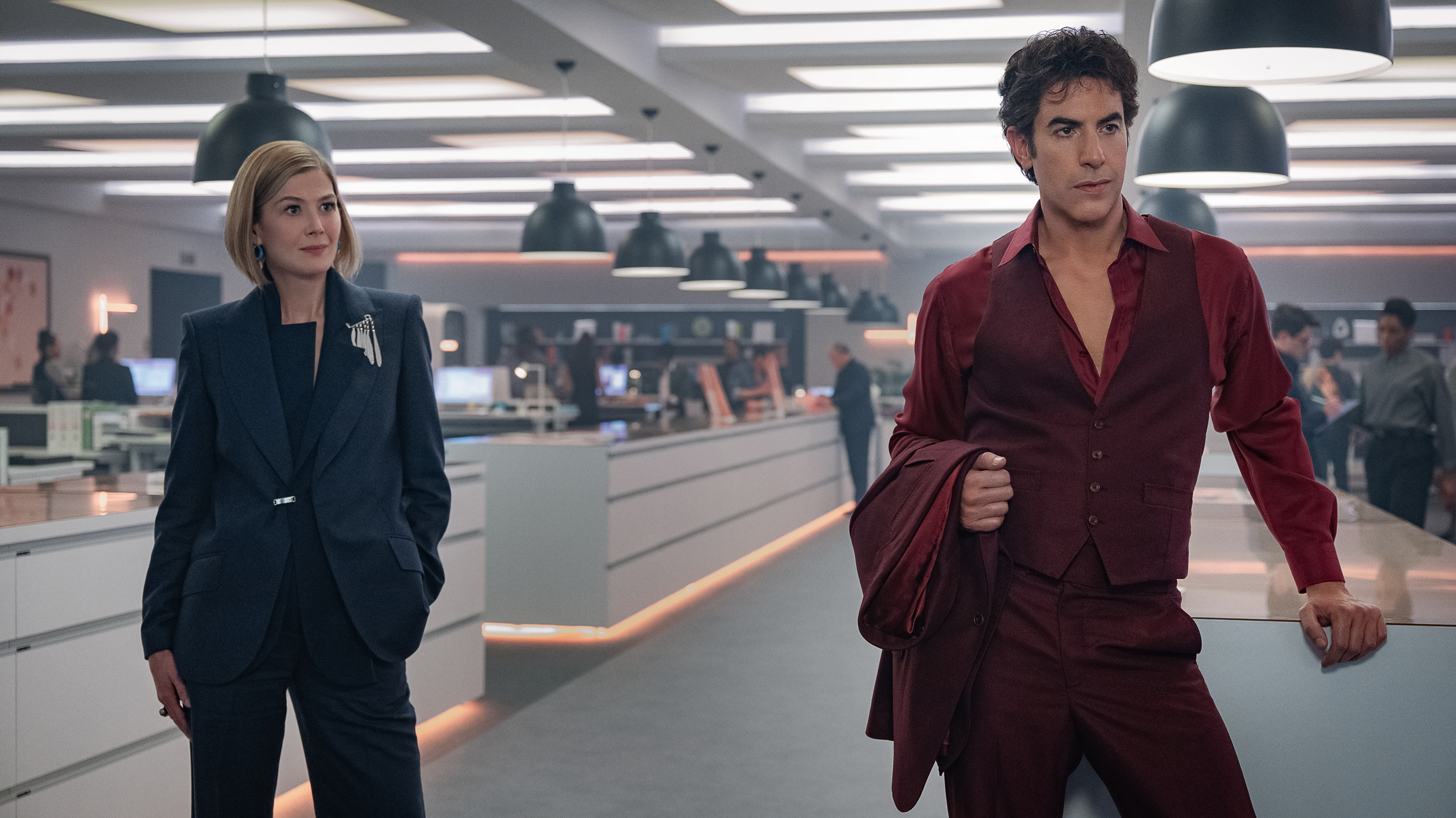 Rosamund Pike y Sacha Baron Cohen