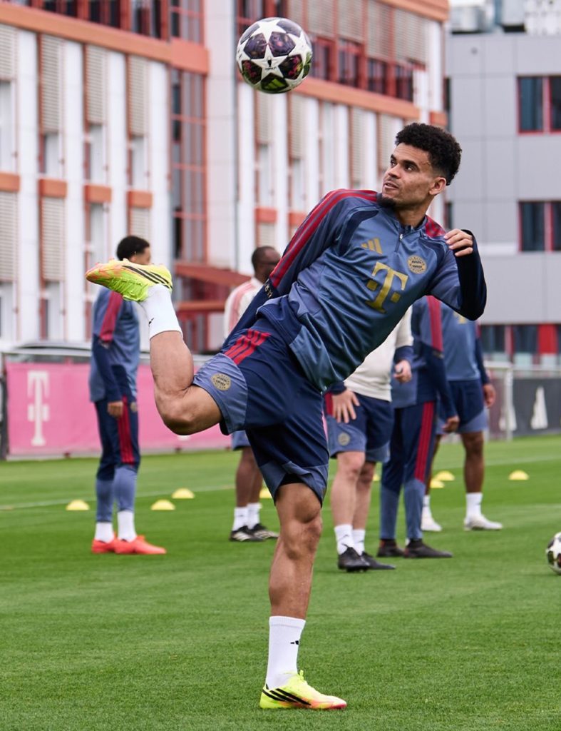 Luis Díaz con el equipo de Bayern