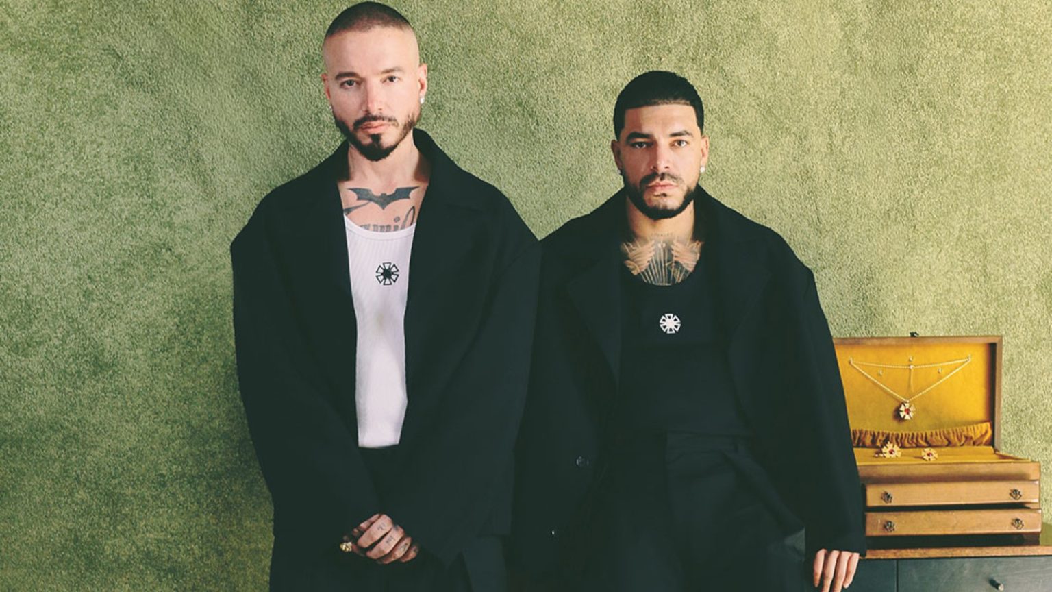 J Balnvi y Ryan Castro para Esquire Colombia