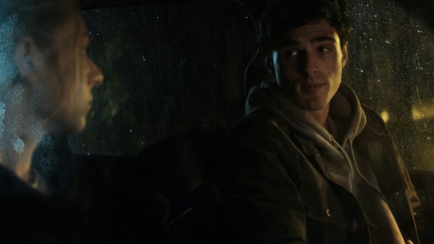 Jacob Elordi como Nate Jacob