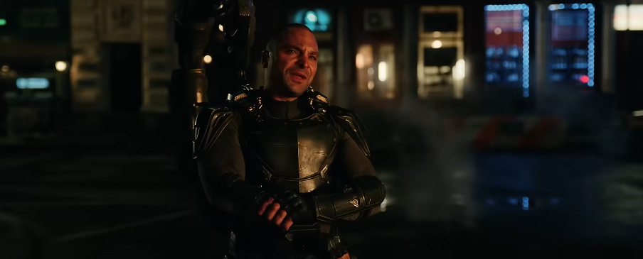 Michael Mando como Mac Gargan 