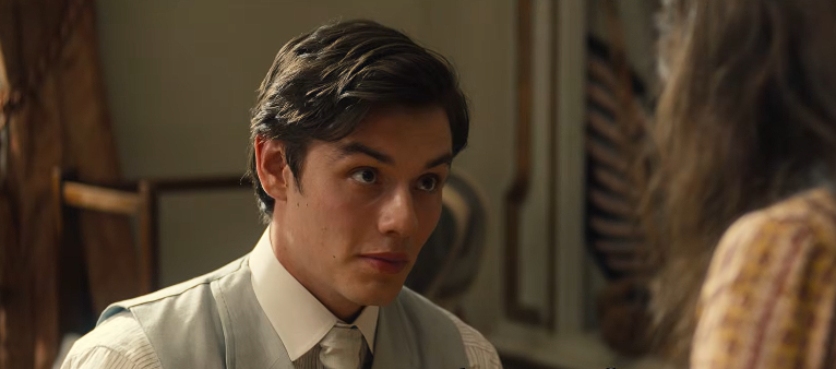 Louis Partridge como Lord Tewkesbury