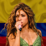 Shakira con la bandera de Colombia