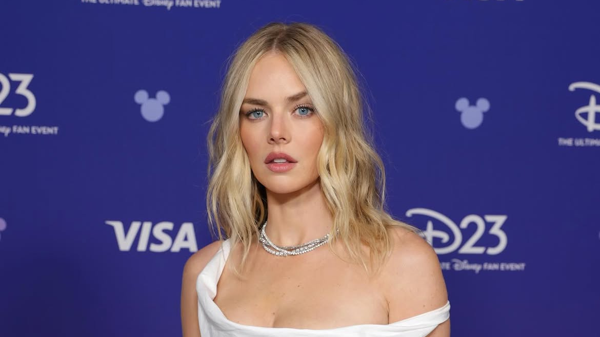Samara Weaving como Emma Frost